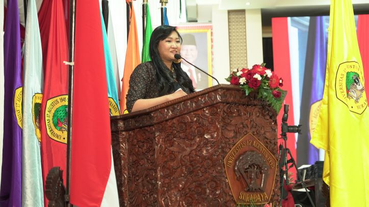 Fransiska Tirtoadisurja Ajak Wisudawan Untag Surabaya Bermimpi Besar