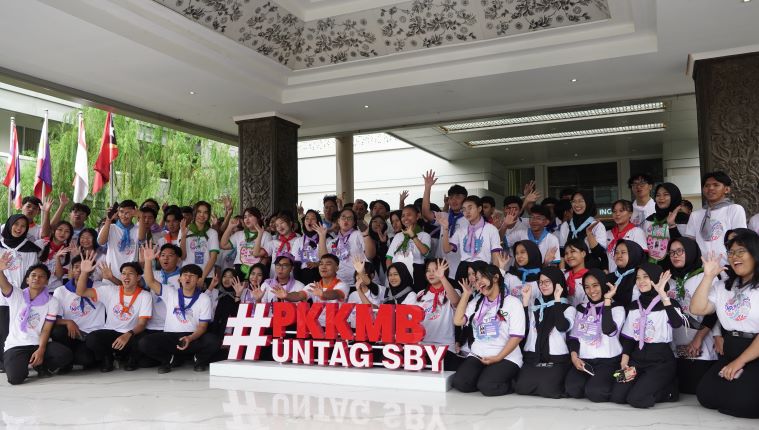 PKKMB Untag Surabaya Hari Kedua Kenalkan Layanan Kampus