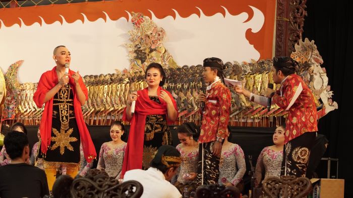 Wayang Kulit Ramaikan Dies Natalis ke-68 Untag Surabaya